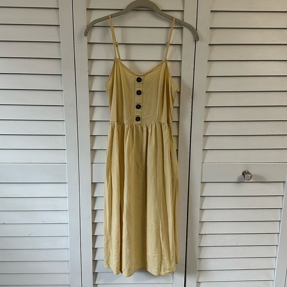 Casual yellow dress